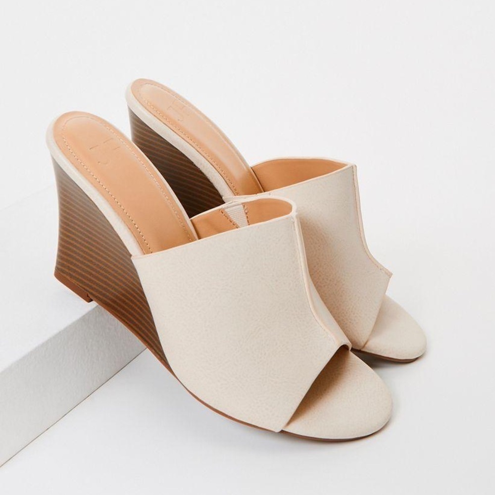 NWT JustFab Elegant Cream Wedge Sandals - Picture 6 of 8